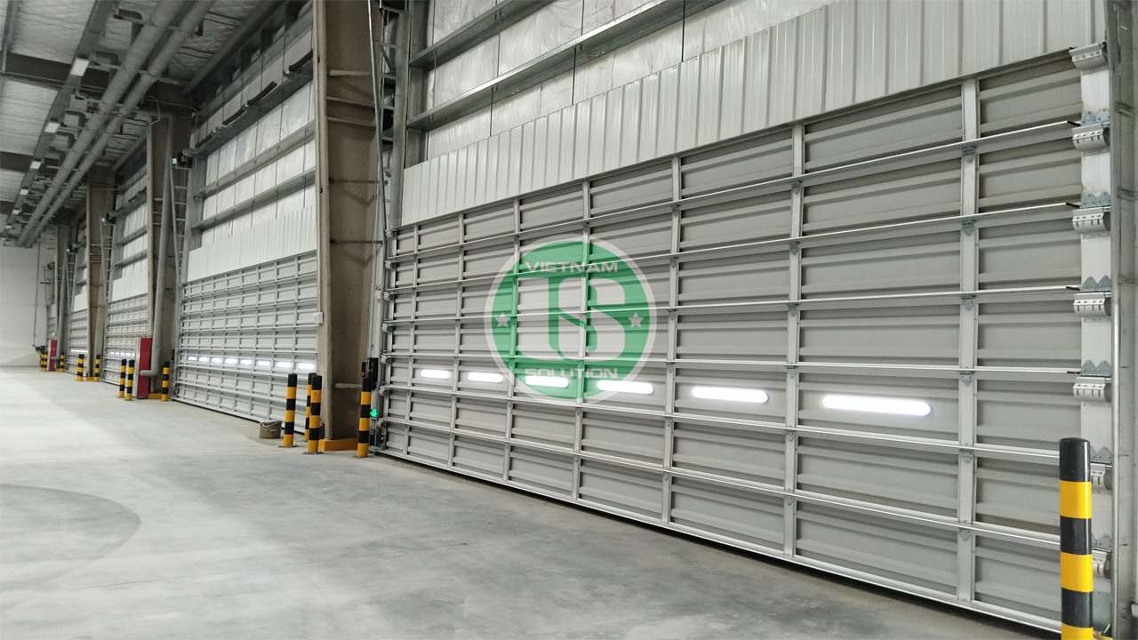 Cửa trượt trần nhôm